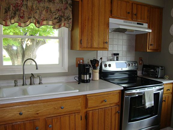 3rd image of 52 Clarkson Ave