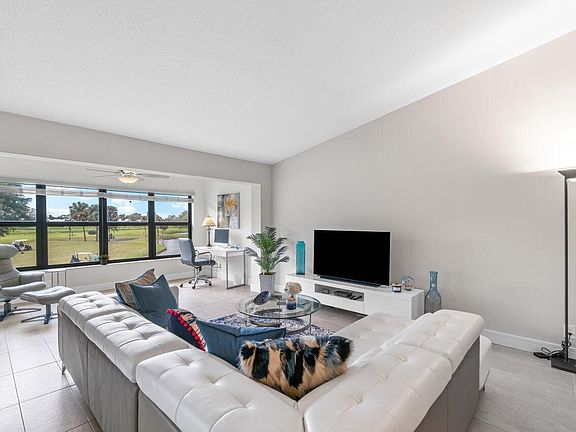 4th image of 5152 Golfview Court #1821