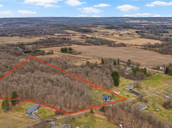 8420 Heim Dr, Springville, NY 14141