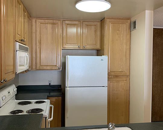 2nd image of 10751 Wilshire Blvd #87
