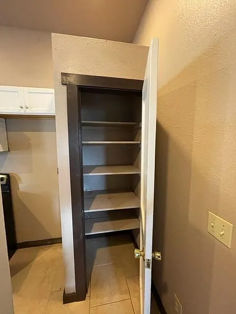 2 bed, 1.5 bath, 700 sqft, $1,350 — Photo 3