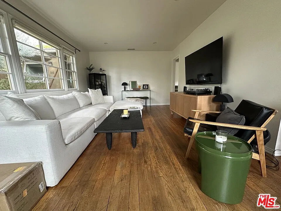 1 bed, 1.0 bath, 700 sqft, $4,500 — Photo 3