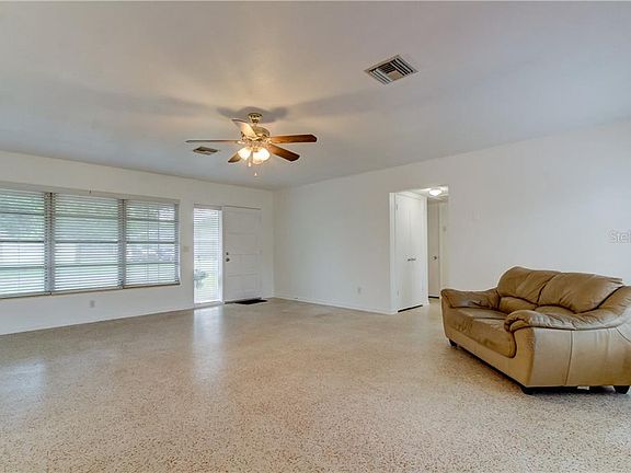 3rd image of 491 Woodland Dr