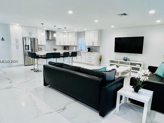 2nd image of 218 SE 3rd Pl