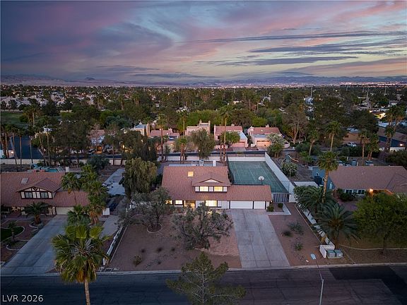 5th image of 5448 S Mojave Rd