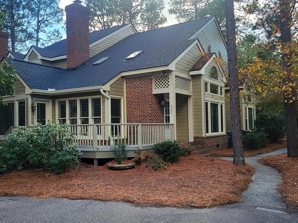 302 Hampton Ct