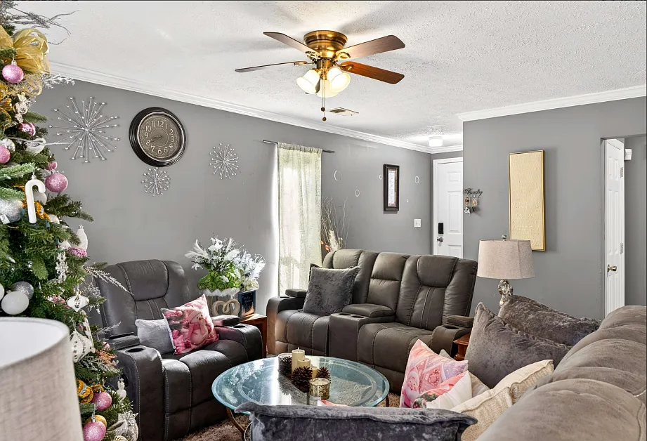 2 bed, 1018 sqft, $1,600 — Photo 3