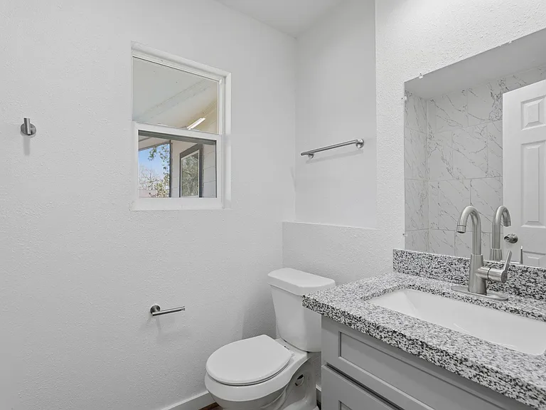 5962 Ridgeway Dr — Photo 14