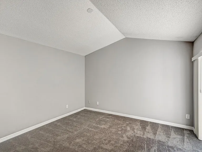 1033 Lake Davenport Blvd — Photo 13