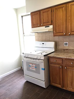 Rented by Metroline Realty | media 21