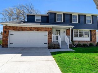 124 Park Lane Cir, Lockport, NY 14094
