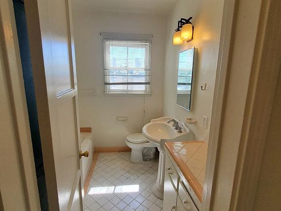 5th image of 312 N Saint Andrews Pl