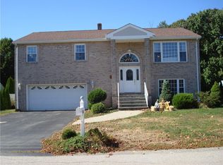 34 Hamlet Ct, Bristol, RI 02809