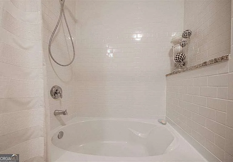 2795 Peachtree Rd NE #1909 — Photo 20