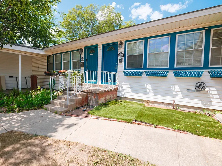 3900 Dexter Ave — Photo 3