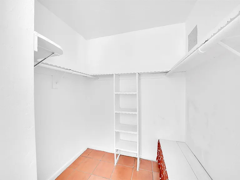 1005 SW 15th Ave #10 — Photo 17