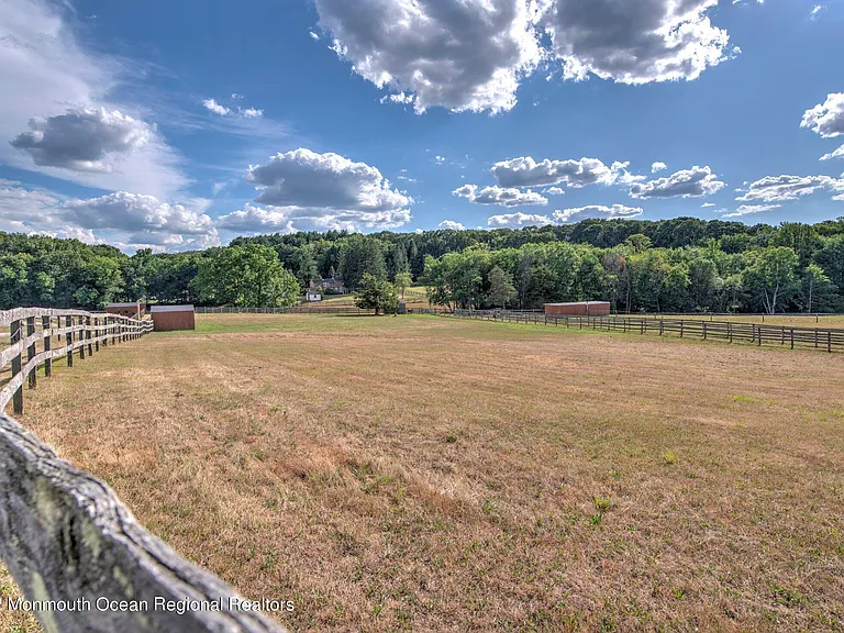 284 Millstone Rd — Photo 5