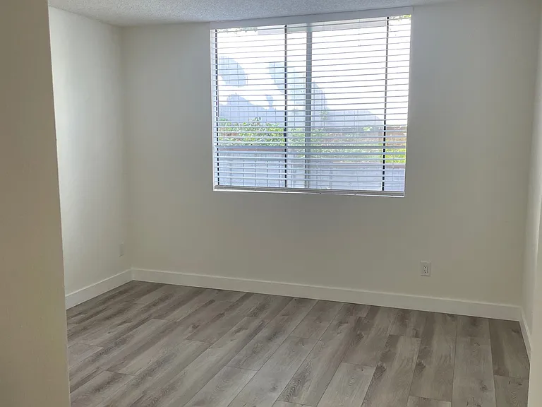 Reeves street luxury apartments — Photo 11