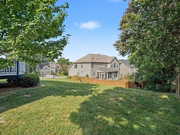 5th image of 558 Redford Place Dr