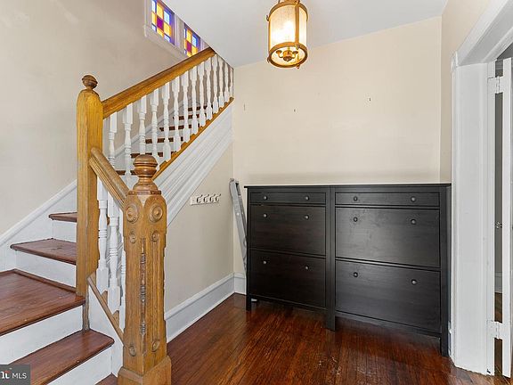 4th image of 419 Elm Ave