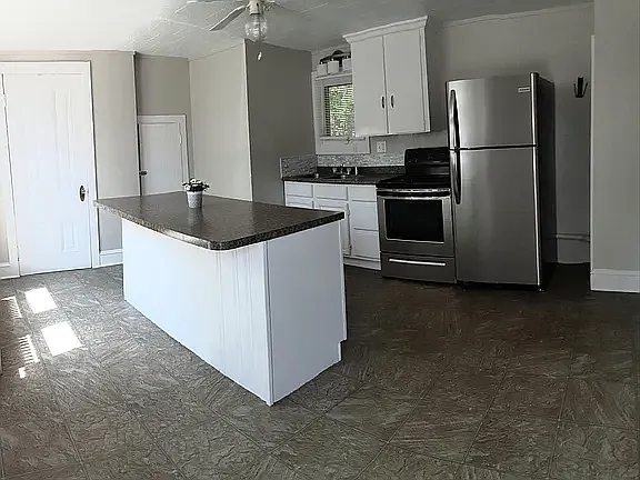704 W Market St #3 — Photo 2