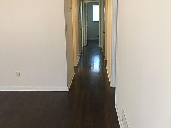 5th image of 710 Earl St SE