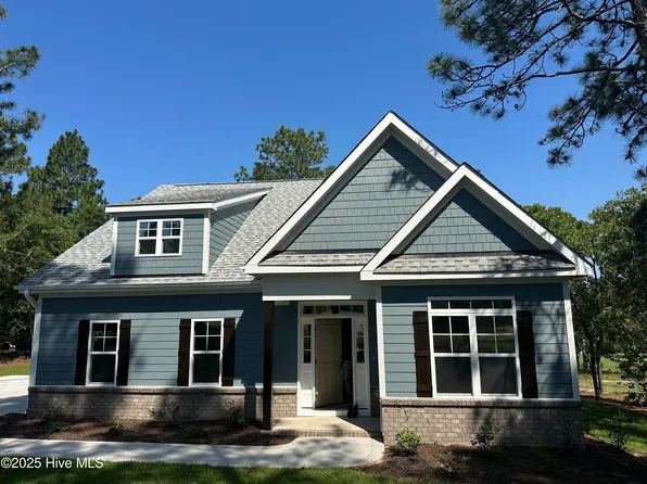 200 Longleaf Drive, West End, NC 27376