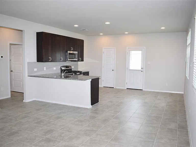 117 Keltic Dr — Photo 3