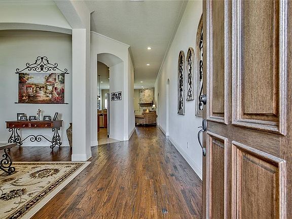 5th image of 521 Wildwood Dr