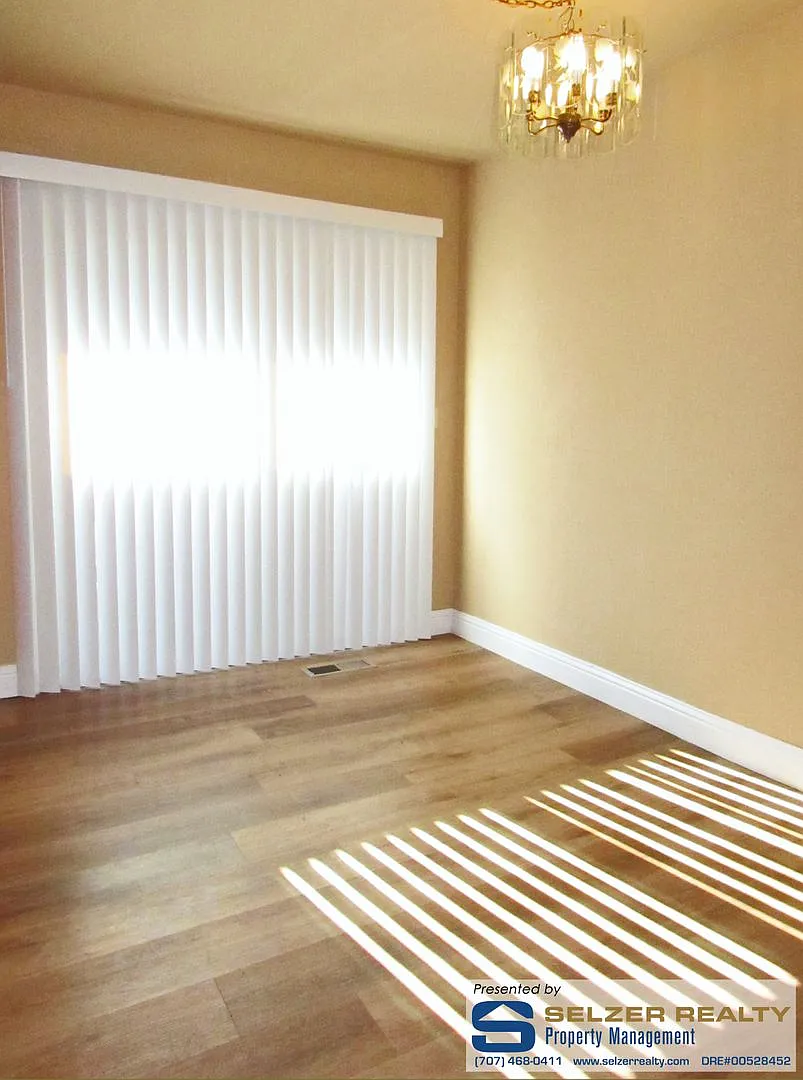 Cozy 3 bd. home on a conveniently located corner lot! — Photo 4