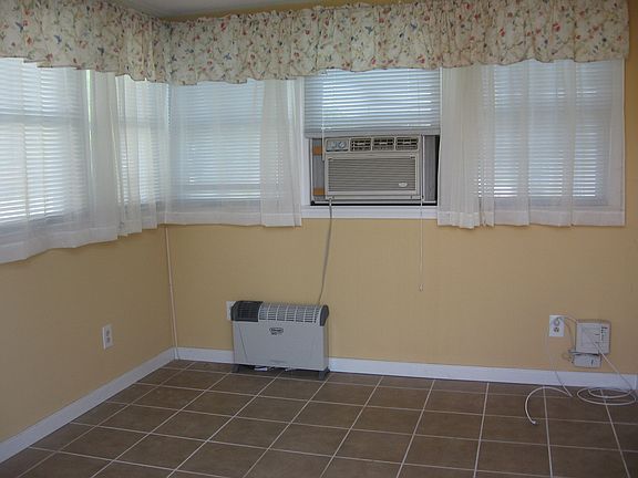 5th image of 3217 Danville St