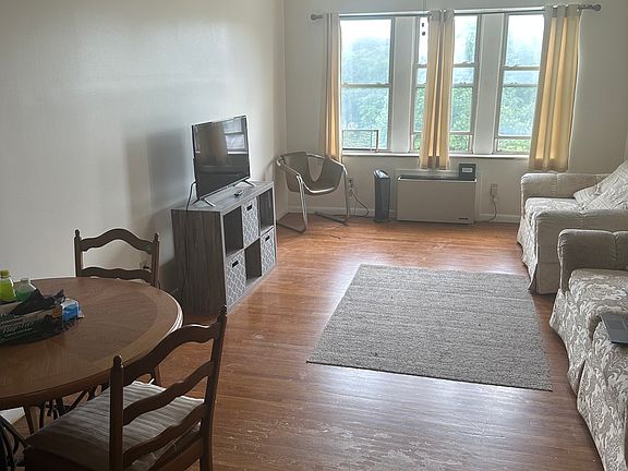 5th image of 19 Lyons Ave APT 608
