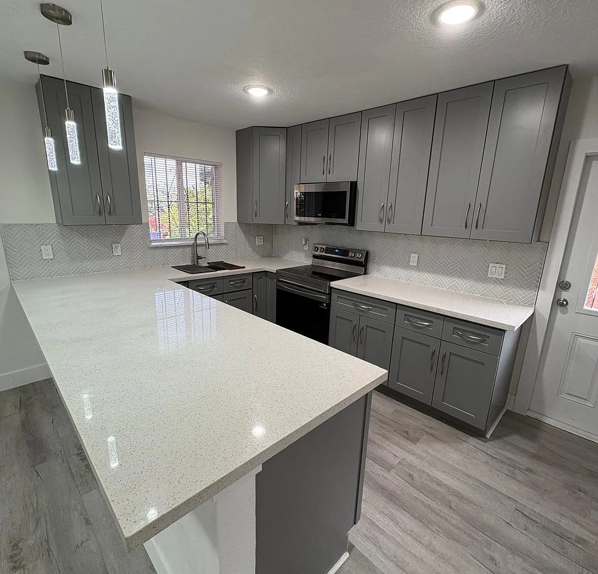 3 bed, 1200 sqft, $3,195 — Photo 4