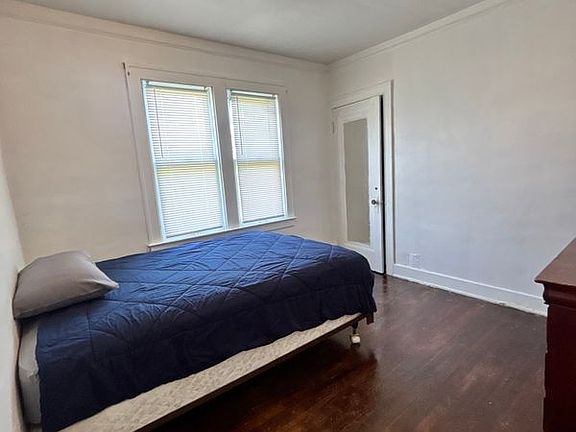 5th image of 3954 Saint Clair St