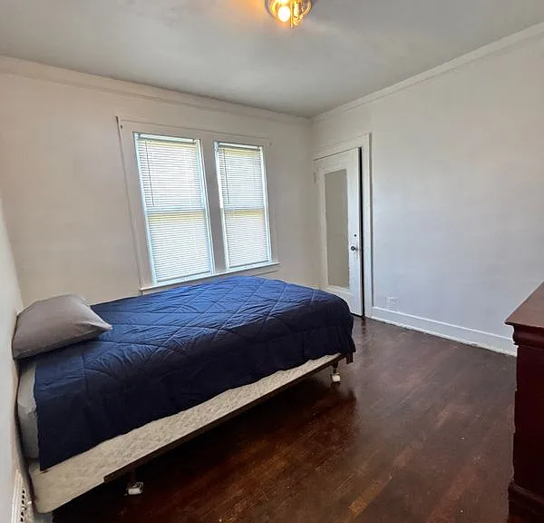 3954 Saint Clair St #PRIVATE ROOM — Photo 5