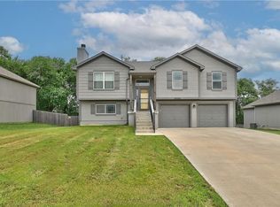 20022 W 220th Ter, Spring Hill, KS 66083