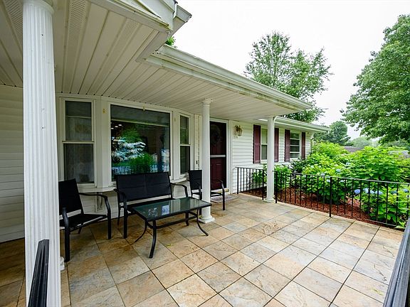 4th image of 79 Brookville Ave