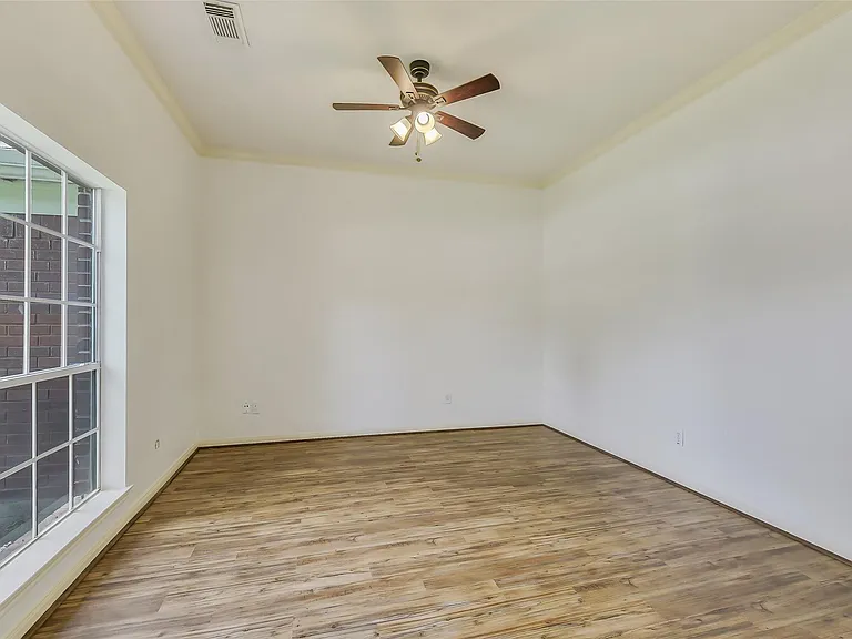 11802 Chateau Trl — Photo 3