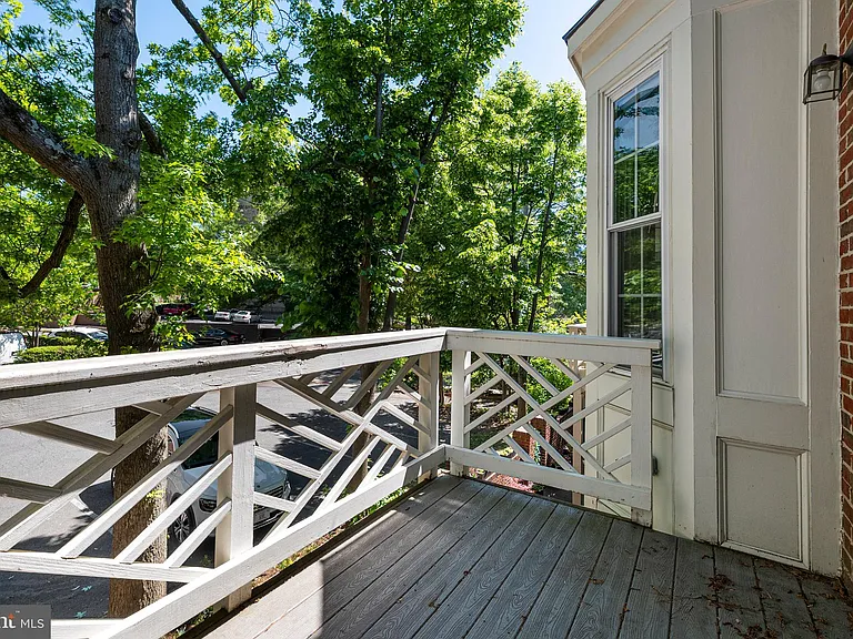 102 Lounsbury Pl — Photo 8