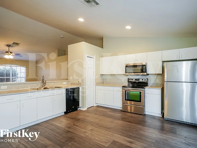 1633 NW 5th Ave — Photo 7