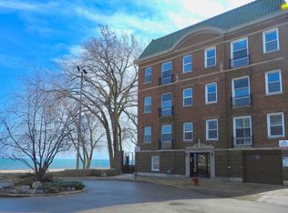 1055 W Pratt Blvd APT 1B, Chicago, IL 60626