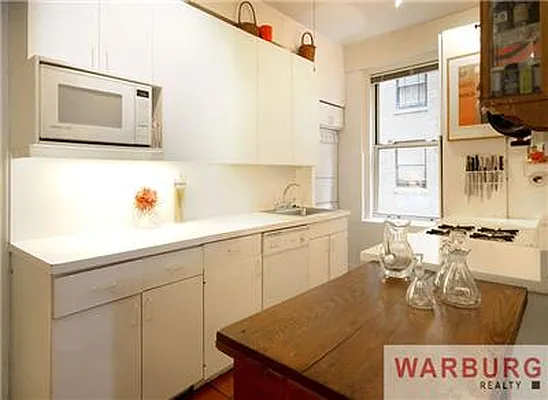 Sold by Warburg | media 17