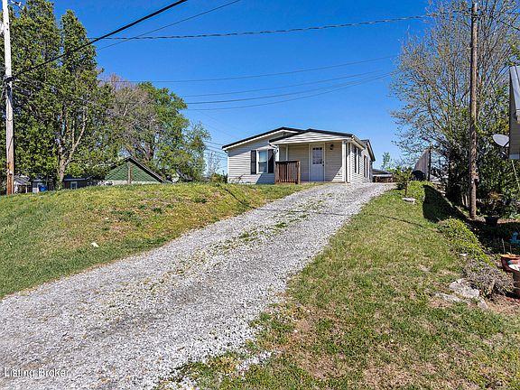 3rd image of 810 Legion Park Rd