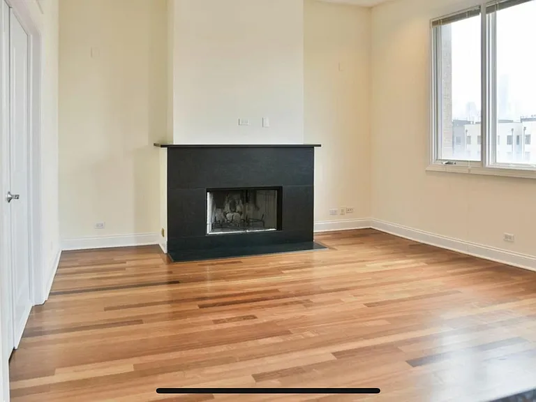 1356 W Augusta Blvd #401 — Photo 17