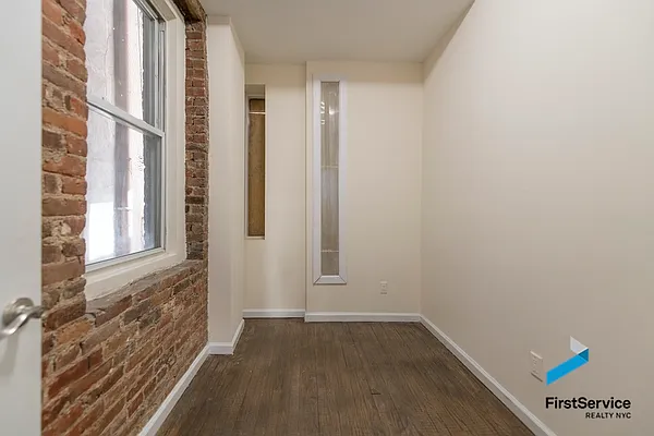 Rented by FirstService Realty (legacy) | media 10