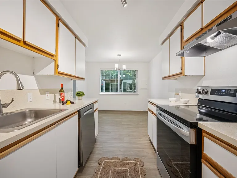 Crestbrook Apartments — Photo 5