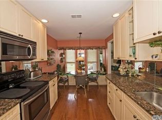 104 Fairfield Dr N, Saint James, NY 11780