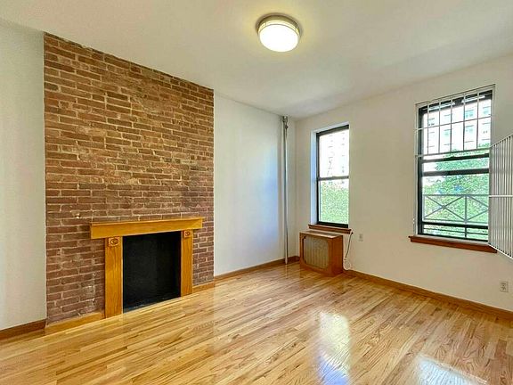 3rd image of 95 Pitt St APT 14