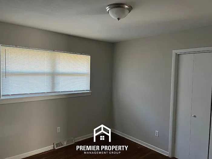 2322 Rodgers Dr NE — Photo 25