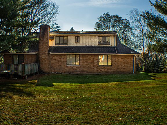 5th image of 2 Crestview Dr